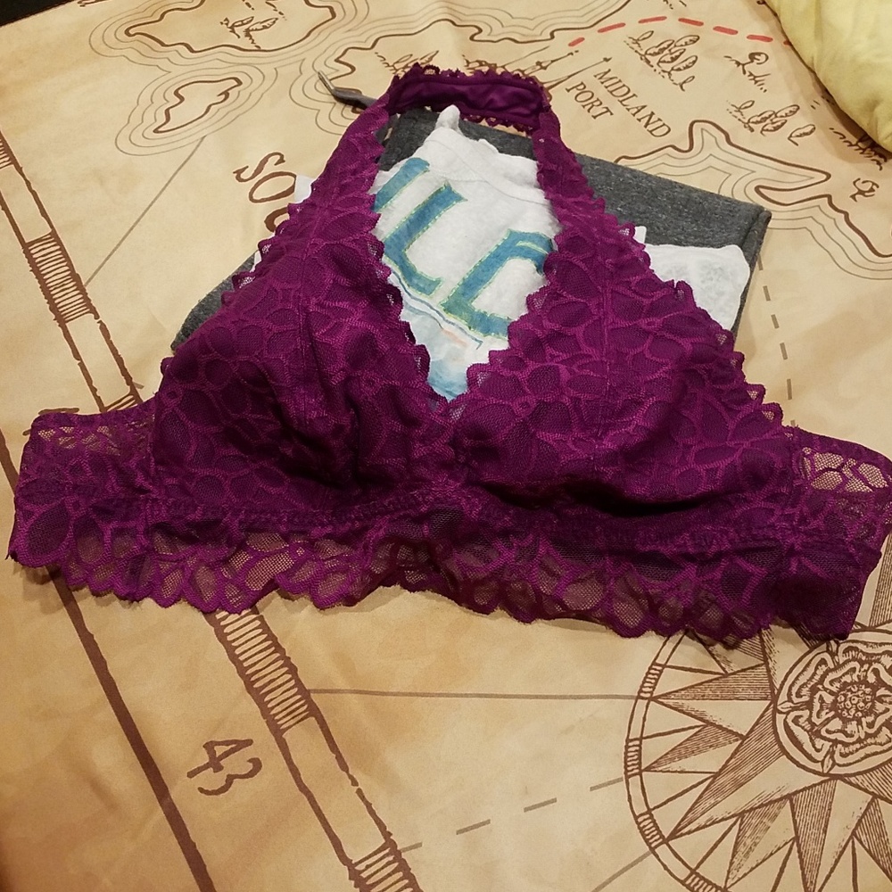 CLOTHING - Picture 5 of 7